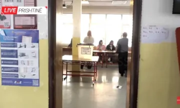Hapet votimi në Pejë, mungon tavolina informuese në shkollën Lidhja e Pejës