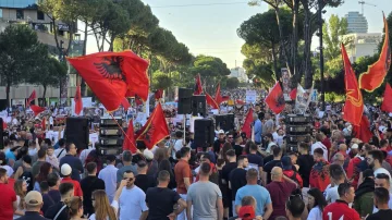 Dita e 11-të e protestës, në Tiranë pritet të vijnë edhe shqiptarë nga jashtë kufijve