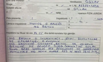 Inspektorët shqiptojnë gjoba për kompanitë, kamionët e së cilave ndotën rrugët me beton