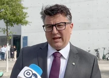 Deputeti gjerman në Bundestag kërkon kapjen e Radojiçiqit: Ende i lirë në Serbi