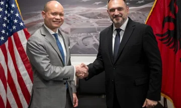 Ministri shqiptar pritet në Pentagon nga zv. Sekretari i Luftës, flasin për mbrojtje e siguri