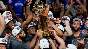 New York Knicks fitojnë kampionatin e NBA-së për herë të parë në më shumë se pesë dekada