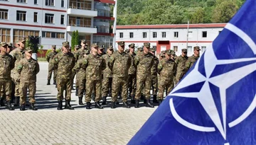 Forcat Tokësore të Shqipërisë nisen drejt Kosovës, si pjesë e kontigjentit të KFOR-it