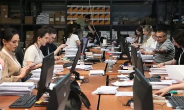 Çfarë thonë në KQZ, pse mandatet kalojnë nga një subjekt te tjetri gjatë numërimit të votave
