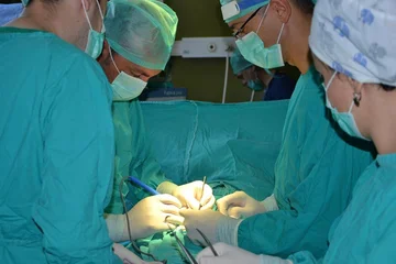 Defekti në furnizim me rrymë anulon operacionet në dy klinika të QKUK-së