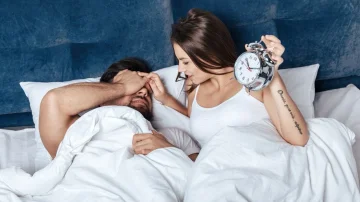Fëmijë, punë, stres… po koha për seks? Ekspertë tregojnë ndryshimet sipas moshës