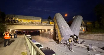 Dy trena mallrash përplasen në Mynih: Vdes një person