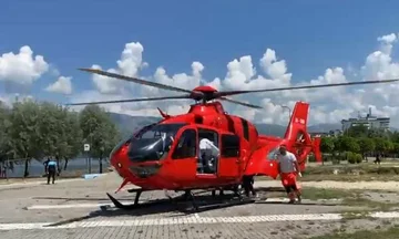 U godit me thikë nga bashkëshorti, niset me helikopter drejt spitalit të Tiranës 28-vjeçarja
