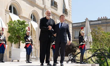“Mirë se erdhe i dashur Edi Rama”, Macron: Dinamika shumë e mirë e marrëdhënieve Shqipëri-Francë dëshmon afërsinë tonë