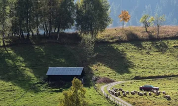 “Në Kosovë ndihesh si në familje”: Turistët zbulojnë “perlën e fshehur” mes maleve të Ballkanit