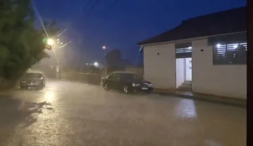 Shi i rrëmbyeshëm e rrufe, përkeqësohet moti në disa zona të Shqipërisë