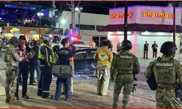 Makina futet mes tifozëve në Meksikë, 17 të lënduar