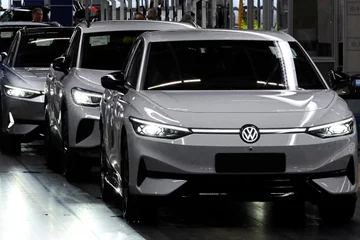 Tronditet bota e veturave: Volkswagen pritet t'i mbyllë 100 mijë vende të punë dhe katër fabrika