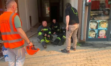 Zjarri në një ndërtesë në kryeqytet, Rama: Zjarrfikësit, policia e mjekët reaguan me shpejtësi për të menaxhuar situatën