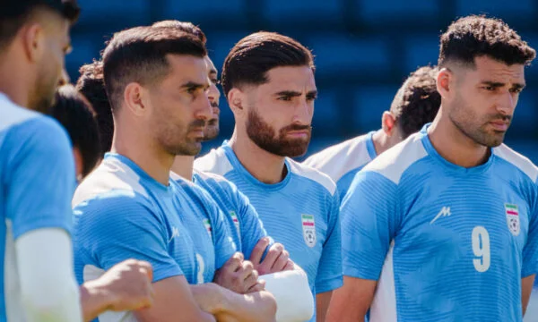Lojtarët e Iranit e kanë lënë një letër të shkruar në zhveshtore, pas barazimit me Egjiptin