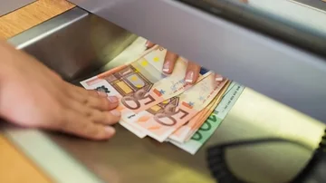 Hyn në fuqi vendimi: Nga sot paga minimale bëhet 500 euro bruto në Kosovë