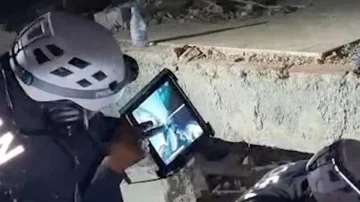 Mrekulli në Venezuelë, djali gjendet gjallë pas gjashtë ditësh nën rrënoja