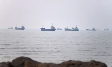Irani lëshon paralajmërim të ri për anijet që t’i përdorin rrugët e miratuara nga Teherani në Ngushticën e Hormuzit