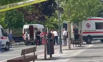 Pamje të rënda në Podujevë: Katër persona kanë mbetur të plagosur, policia rrethon vendin e ngjarjes