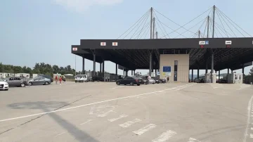 Një qytetar pretendon se policia serbe e dënoi me 600€ në kufi për fotot me emblemën e UÇK-së