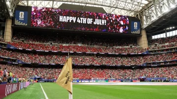 Pavarësia e SHBA-së festohet edhe në Botëror, FIFA organizon ceremoni në stadiume