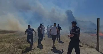 Përhapet me shpejtësi zjarri në Fier, flakët përfshijnë depot e ujit – rrezikohen edhe banesat