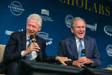 Bill Clinton uron George W. Bushin për 80-vjetorin: Miqësia jonë është një nga dhuratat më të mëdha të jetës sime