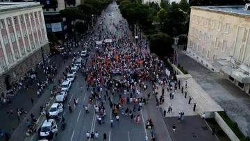 Lodhen protestuesit, dalin bisedat e organizatorëve: Ta ndërpresim deri në tetor, njerëzit janë lodhur