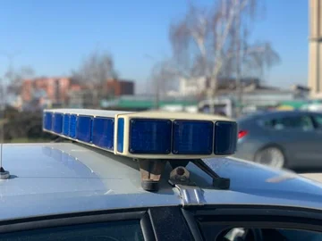 Pamje të rënda: Toka e mbuluar me gjak pas therjes me thikë të dy të rinjve në Komoran