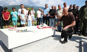 Haradinaj përkujton dëshmorët e Betejës së Morinës: “Nderim i përjetshëm për luftëtarët e lirisë”