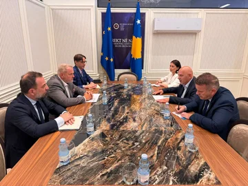 Gjini takon eurodeputetin Terras: Papërgjegjësia politike po e dëmton Kosovën