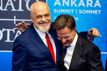 Rama publikon foto me Rutten: Zemra mal kur i thua Sekretarit të NATO-s shihemi në Samitin e ardhshëm në Shqipëri