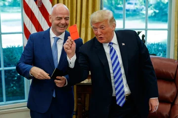 Liderët e NATO-s vendosin të mos ia përmendin Trumpit Kupën e Botës që të mos e acarojnë