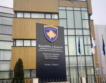 Arrestohet i dyshuri që sulmoi me thikë dy persona në Ferizaj, Prokuroria jep detaje