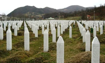 Dita e Përkujtimit të Gjenocidit të Srebrenicës, në Prishtinë shënohet me një aksion