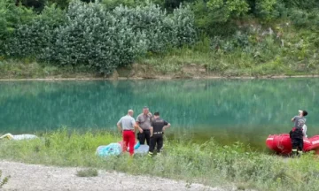 Tragjedi në Itali – U fut në lumë për të shpëtuar djalin e tij, vdes 38-vjeçari pasi u mor nga rrjedha e lumit