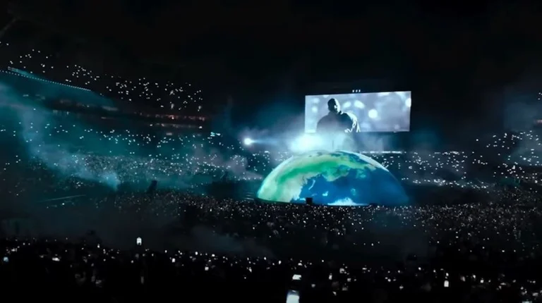 Skenë madhështore dhe një publik i madh, pamje nga koncerti i Kanye West në Tiranë