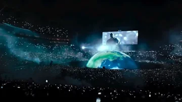 Skenë madhështore dhe një publik i madh, pamje nga koncerti i Kanye West në Tiranë