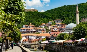 300 mijë turistë brenda pesë muajve në Kosovë, shumë prej tyre të keqinformuar nga vendet fqinje
