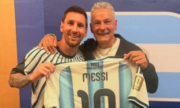 Dy numra 10 legjendarë, Messi ia dhuron fanellën e tij Baggios, pas ndeshjes me Zvicrën