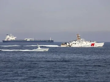 Dy cisterna raportojnë sulme me raketa në brigjet e Omanit