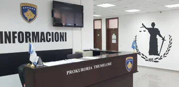 945 euro në çantë, mbi 9 mijë euro në shtëpi – aktakuzë për narkotikë në Gjakovë
