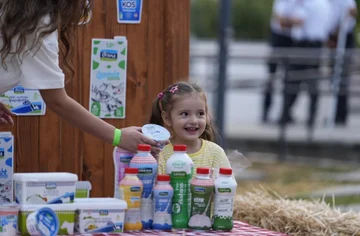 Drena sjell shijen e freskët dhe kënaqësinë e qumështit në Festivalin e Gastronomisë në Prishtinë
