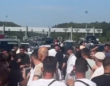 “Kemi mbetur pa ujë e ushqim”, mërgimtarët bllokohen në kufirin Kroaci–Serbi