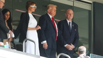 Melania në njërën anë, Infantino në tjetrën – Trump ndjek finalen e Botërorit nga tribuna VIP