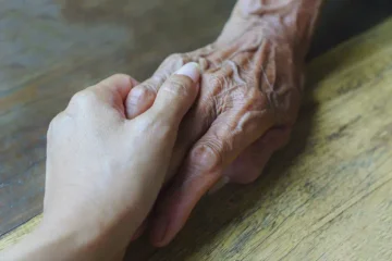 Nuk do ta besoni: Hulumtimi zbulon se si njerëzit mund të jetojnë deri në 156 vjet