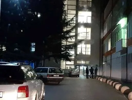 “Një fëmijë dërgohet në QKUK”, Spitali i Pejës jep detaje për të lënduarit nga aksidenti në Istog