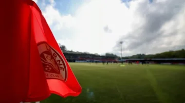 Shfaqën banerin skandaloz “Kosova është Serbi”, reagon Larne: Nuk ishte tifoz i yni, politika s’ka vend në sport