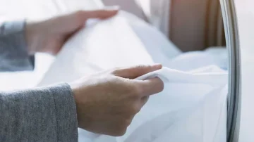 Çarçafët duhen larë në një temperaturë të caktuar gjatë verës për të larguar djersën dhe për të eliminuar marimangat e pluhurit