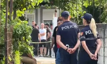 Tragjedia në Roskovec, vdes edhe e moshuara që u qëllua me armë nga ish-dhëndrri